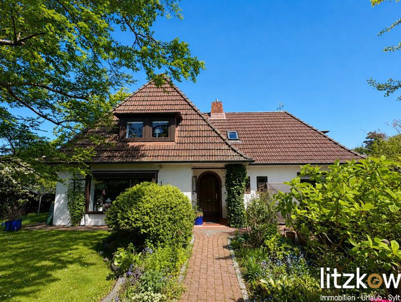 Charmantes Wohnhaus mit Entwicklungspotenzial in attraktiver Lage !